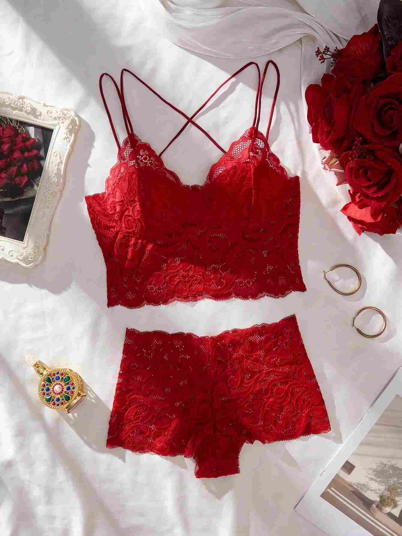 Red lace lingerie set, classic and charming women's sexy lingerie set.